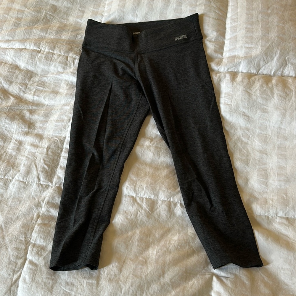 VS pink ultimate yoga capri pants